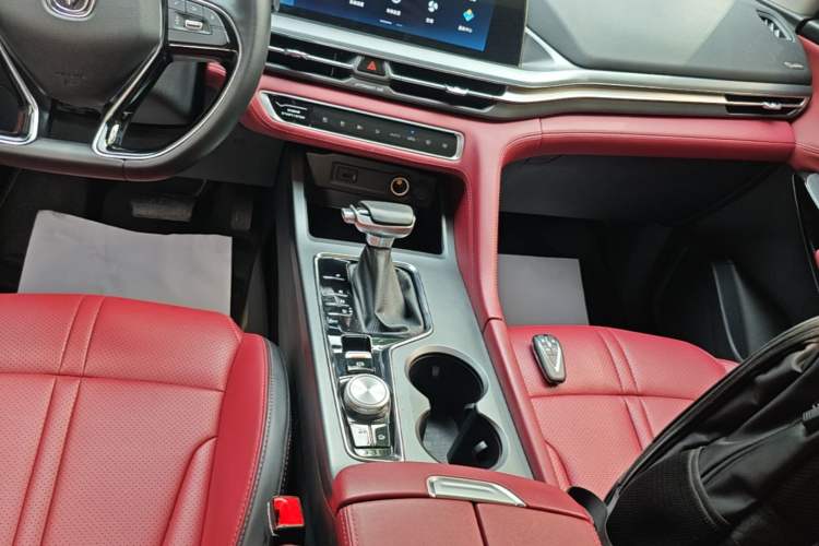 Used CHANGAN CS75 PLUS 2022 Classic Edition 1.5T Automatic Pioneer Model Gear Lever
