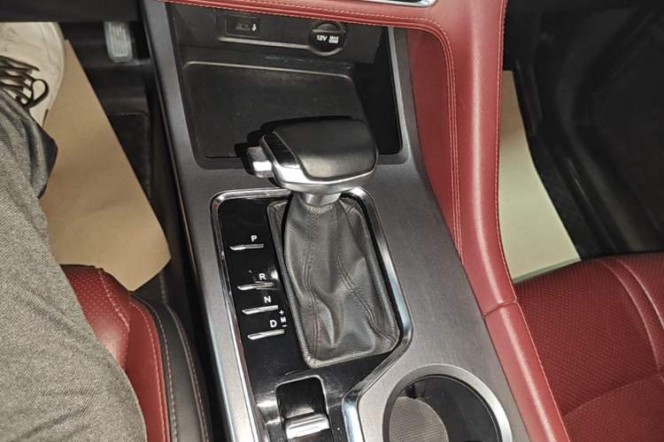 Used CHANGAN CS75 PLUS 2022 Classic Edition 1.5T Automatic Pioneer Model Gear Lever