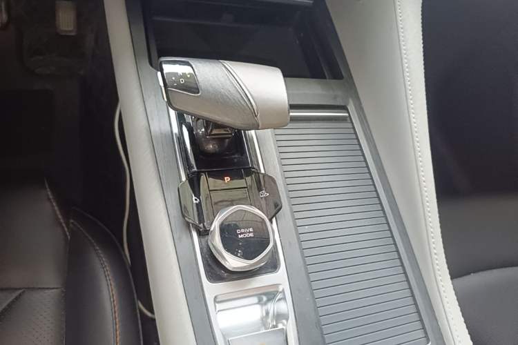 Used CHANGAN CS75 PLUS 2022 Second-Generation 2.0T Automatic Prestige Model Gear Lever