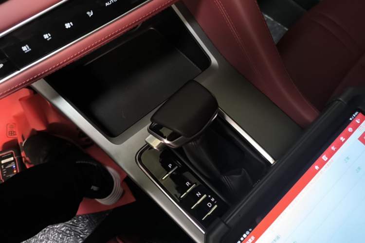 Used CHANGAN CS75 PLUS 2022 Classic Edition 1.5T Automatic Pioneer Model Gear Lever
