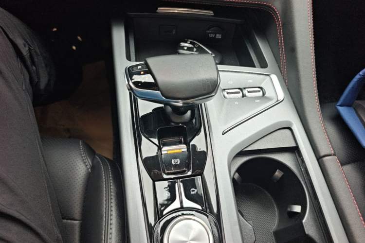 Used CHANGAN CS75 PLUS 2022 1.5T Automatic Luxury Model Gear Lever