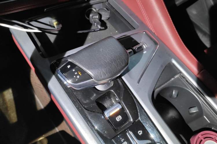 Used CHANGAN CS75 PLUS 2022 1.5T Automatic Luxury Model Gear Lever