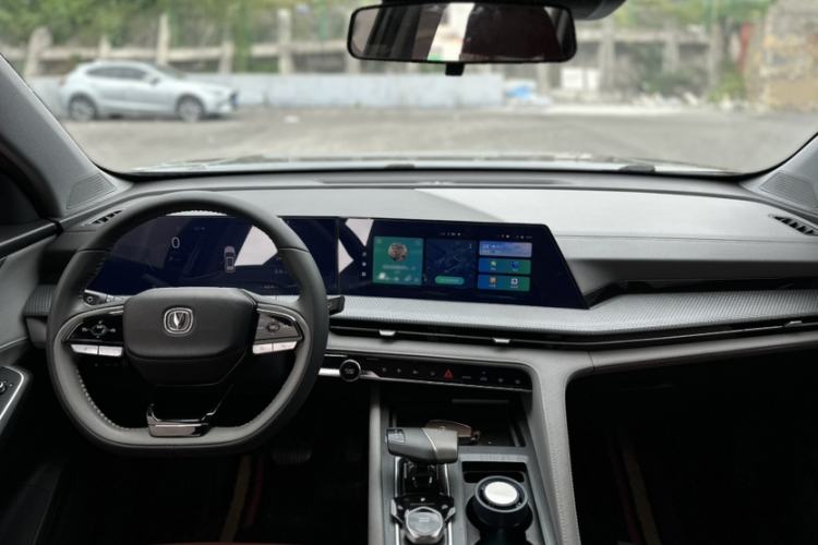Used CHANGAN CS75 PLUS 2022 2nd Generation 1.5T Automatic Luxury Edition Interior 1