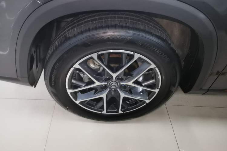 Used CHANGAN CS75 PLUS 2022 2nd Generation 1.5T Automatic Prestige Version Left Front Wheel Hub