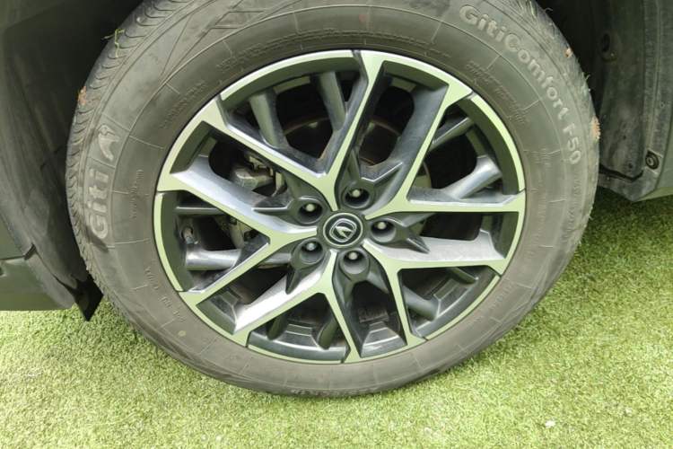 Used CHANGAN CS75 PLUS 2022 Classic Edition 1.5T Automatic Pioneer Model Left Front Wheel Hub