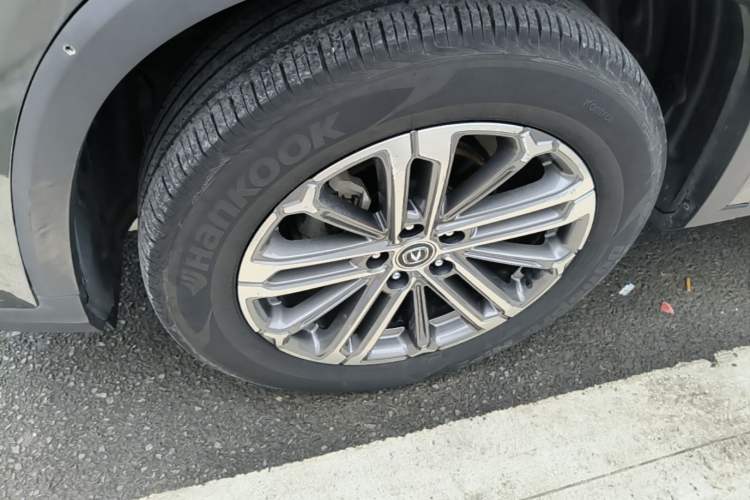Used CHANGAN CS75 PLUS 2022 1.5T Automatic Prestige Model Left Front Wheel Hub