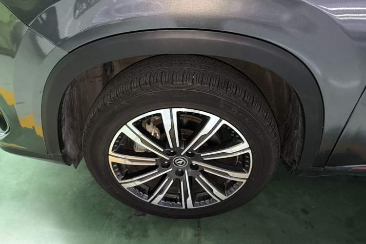 Used CHANGAN CS75 PLUS 2022 Second-Generation 2.0T Automatic Prestige Model Left Front Wheel Hub