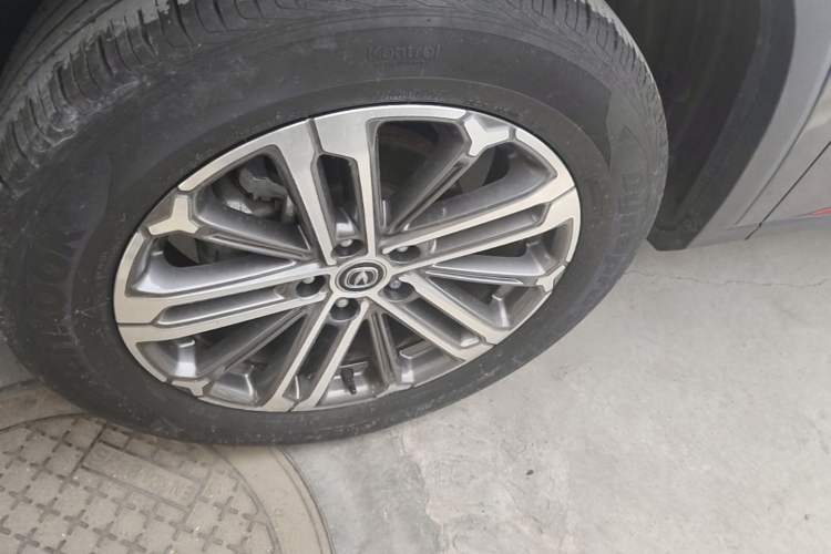 Used CHANGAN CS75 PLUS 2022 1.5T Automatic Luxury Model Left Front Wheel Hub