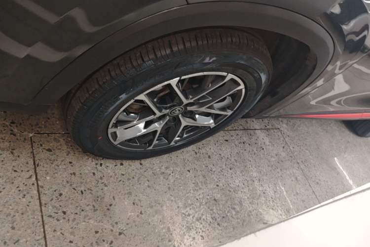 Used CHANGAN CS75 PLUS 2022 2nd Generation 1.5T Automatic Prestige Version Left Front Wheel Hub