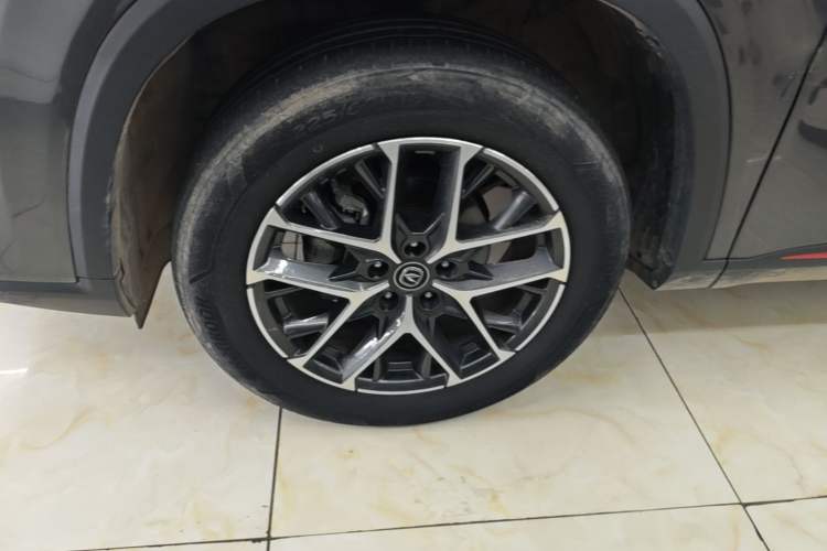Used CHANGAN CS75 PLUS 2022 2nd Generation 1.5T Automatic Prestige Version Left Front Wheel Hub