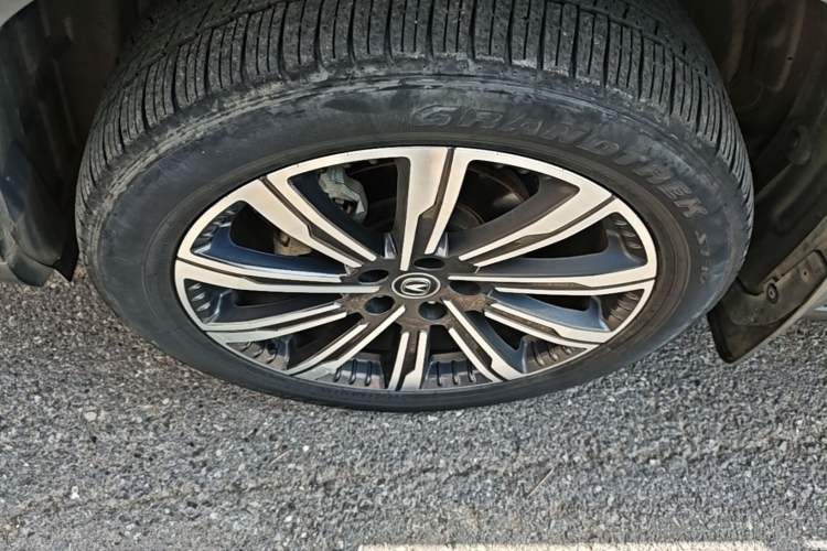 Used CHANGAN CS75 PLUS 2022 2nd Generation 1.5T Automatic Luxury Edition Left Front Wheel Hub