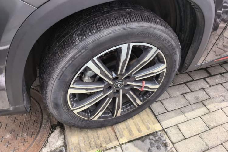 Used CHANGAN CS75 PLUS 2022 Second-Generation 2.0T Automatic Prestige Model Left Front Wheel Hub