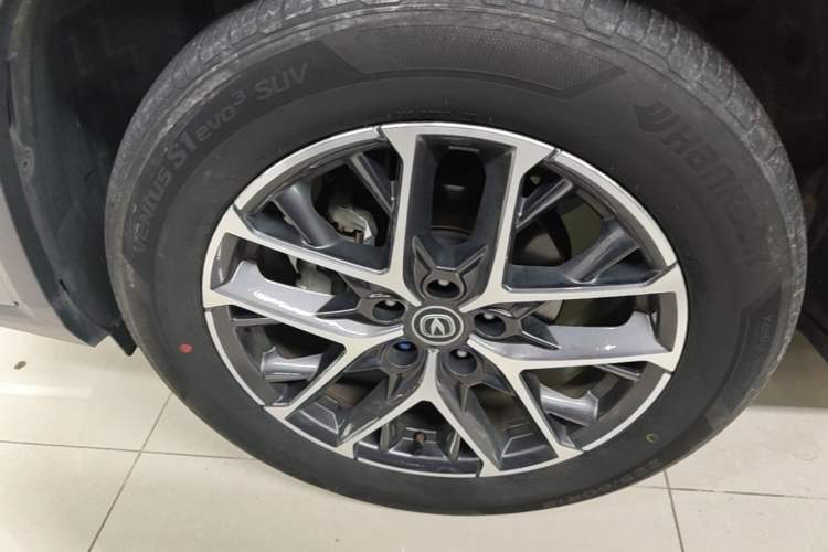 Used CHANGAN CS75 PLUS 2022 2nd Generation 1.5T Automatic Pilot Version Left Front Wheel Hub