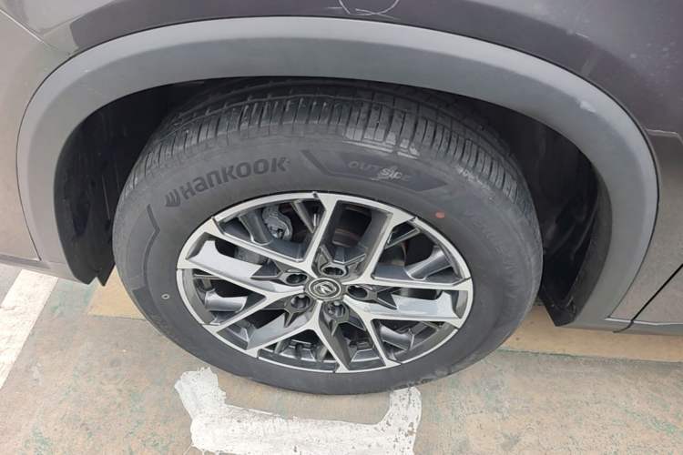 Used CHANGAN CS75 PLUS 2022 2nd Generation 1.5T Automatic Prestige Version Left Front Wheel Hub