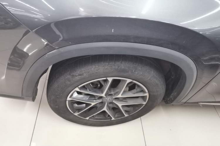 Used CHANGAN CS75 PLUS 2022 2nd Generation 1.5T Automatic Prestige Version Left Front Wheel Hub