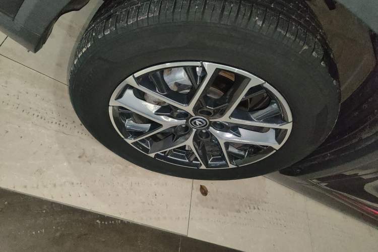 Used CHANGAN CS75 PLUS 2022 2nd Generation 1.5T Automatic Prestige Version Left Front Wheel Hub