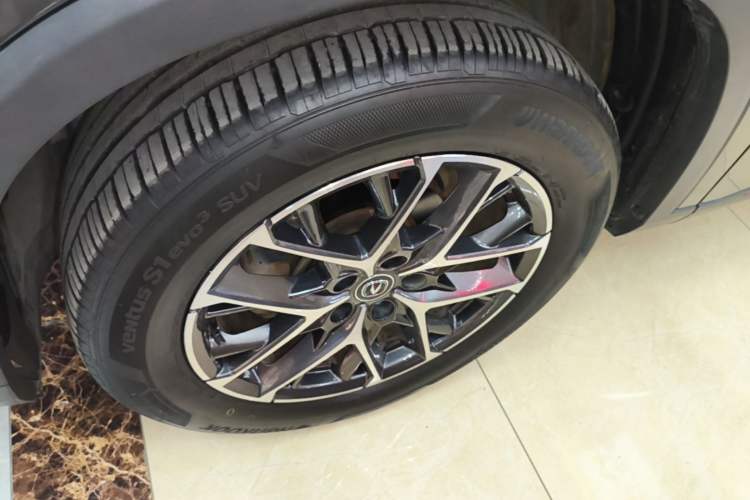 Used CHANGAN CS75 PLUS 2022 2nd Generation 1.5T Automatic Prestige Version Left Front Wheel Hub