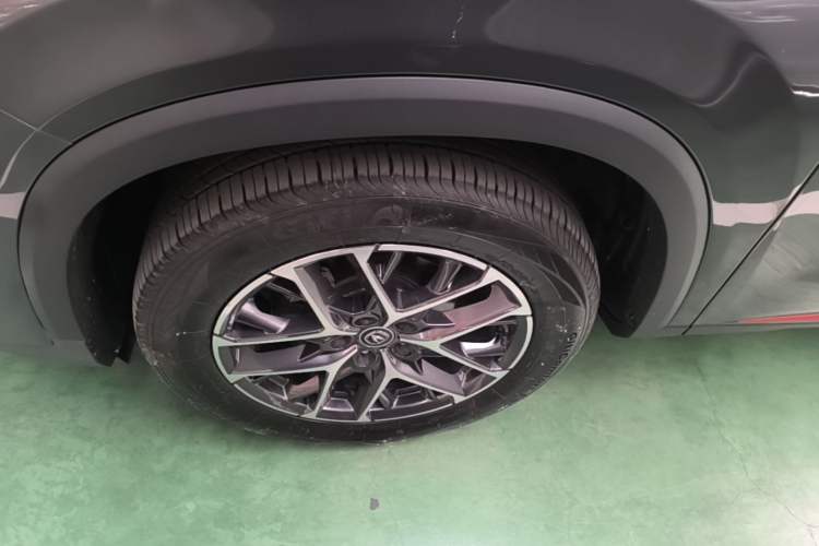 Used CHANGAN CS75 PLUS 2022 Classic Edition 1.5T Automatic Pioneer Model Left Front Wheel Hub