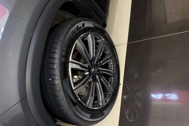 Used CHANGAN CS75 PLUS 2022 2nd Generation 2.0T Automatic Navigation Version Left Front Wheel Hub