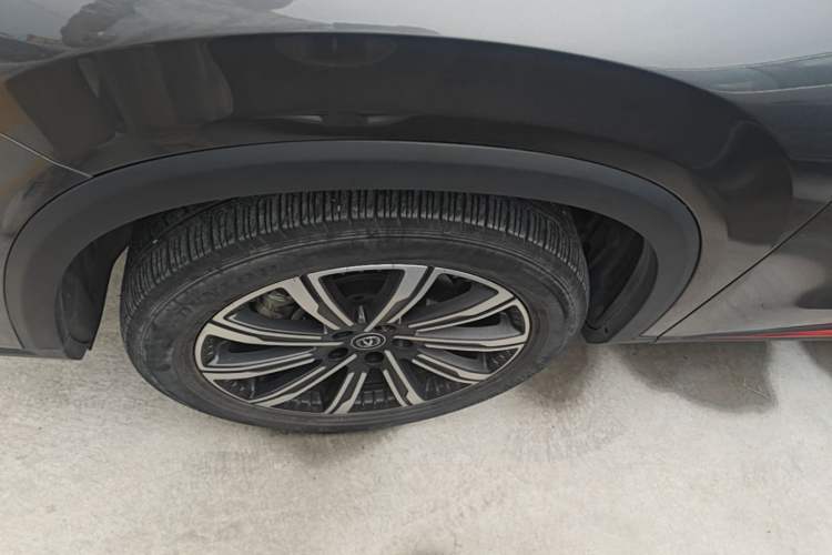 Used CHANGAN CS75 PLUS 2022 2nd Generation 2.0T Automatic Flagship Version Left Front Wheel Hub