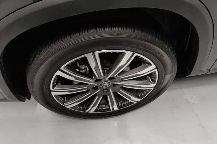 Used CHANGAN CS75 PLUS 2022 2nd Generation 1.5T Automatic Luxury Edition Left Front Wheel Hub
