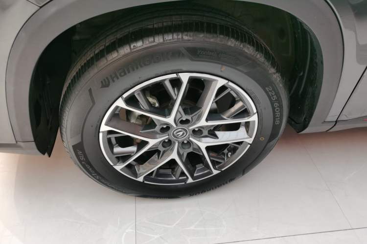 Used CHANGAN CS75 PLUS 2022 2nd Generation 1.5T Automatic Pilot Version Left Front Wheel Hub