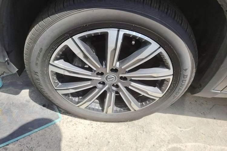 Used CHANGAN CS75 PLUS 2022 Second-Generation 2.0T Automatic Prestige Model Left Front Wheel Hub