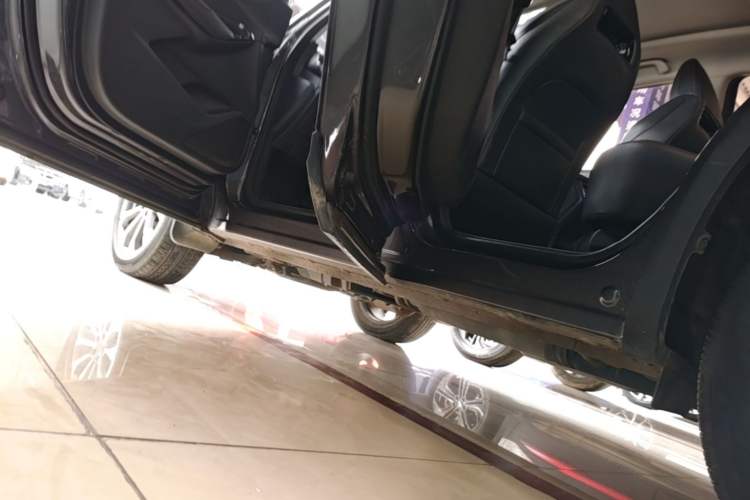 Used CHANGAN CS75 PLUS 2022 2.0T Automatic Pilot Version Left Side Sill