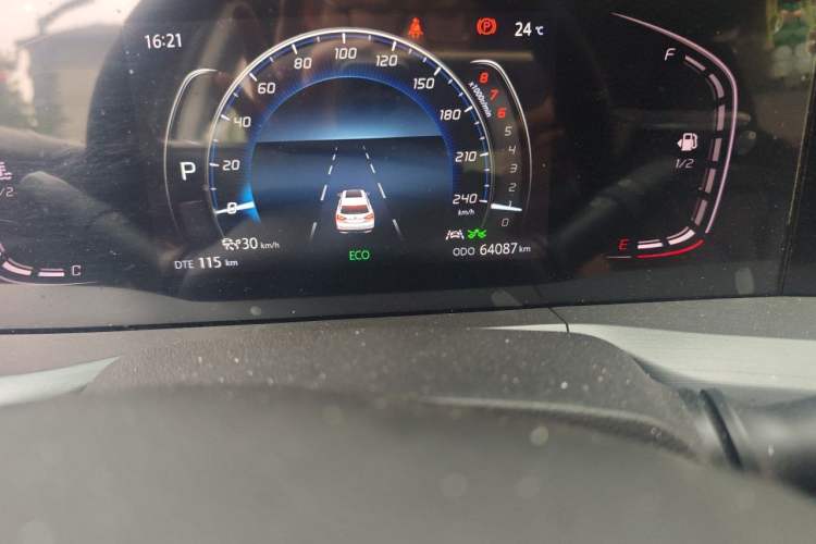 Used CHANGAN CS75 PLUS 2022 2.0T Automatic Flagship Edition Odometer Close Up