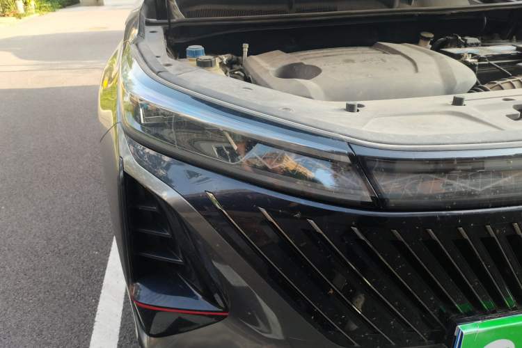 Used CHANGAN CS75 PLUS 2022 Second-Generation 2.0T Automatic Prestige Model Right Front Headlight