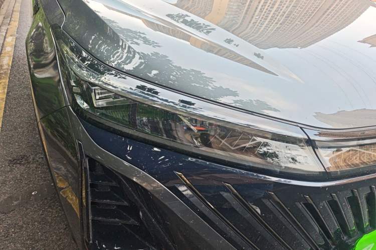 Used CHANGAN CS75 PLUS 2022 Second-Generation 2.0T Automatic Prestige Model Right Front Headlight