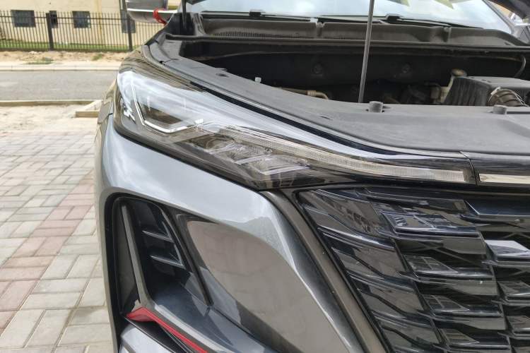 Used CHANGAN CS75 PLUS 2022 Classic Edition 1.5T Automatic Pioneer Model Right Front Headlight