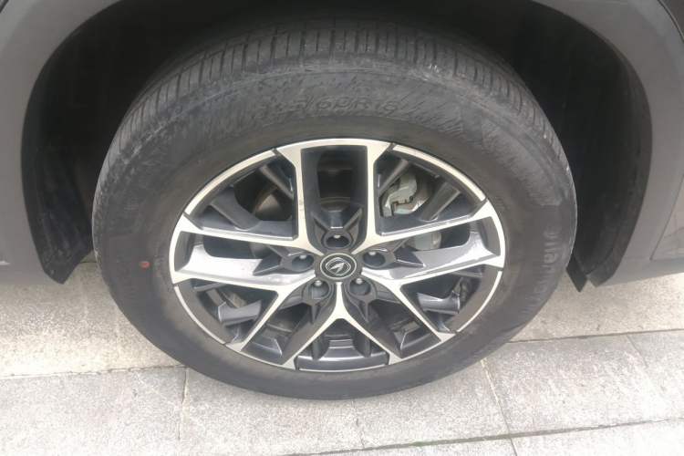Used CHANGAN CS75 PLUS 2022 2nd Generation 1.5T Automatic Prestige Version Right Front Wheel Hub