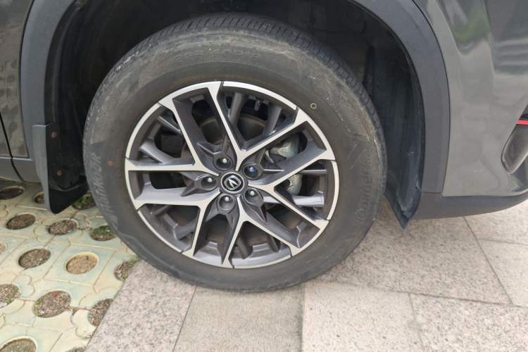 Used CHANGAN CS75 PLUS 2022 2nd Generation 1.5T Automatic Prestige Version Right Front Wheel Hub