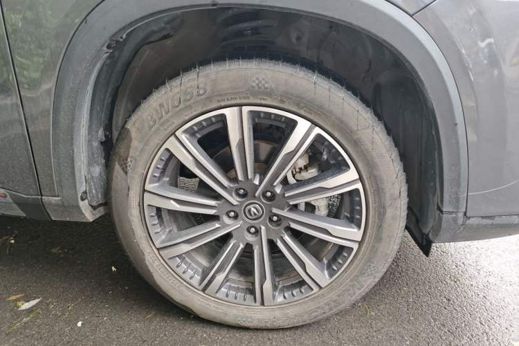 Used CHANGAN CS75 PLUS 2022 Second-Generation 2.0T Automatic Prestige Model Right Front Wheel Hub