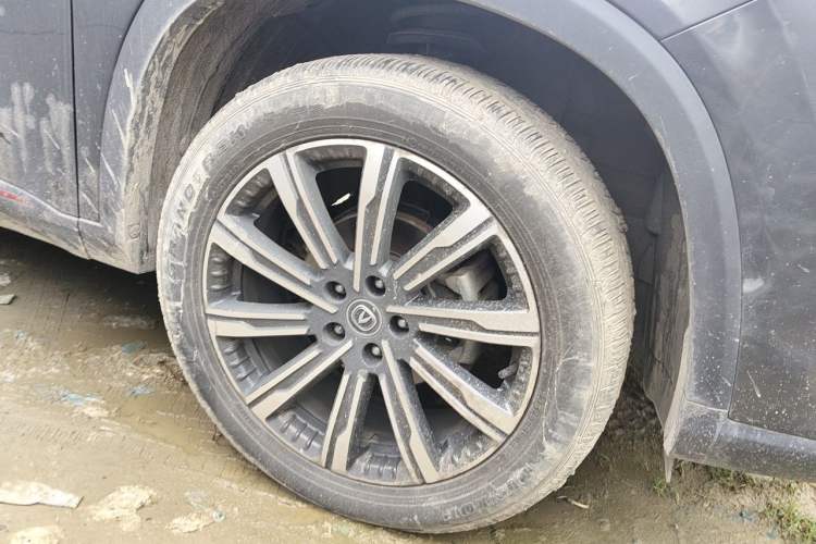 Used CHANGAN CS75 PLUS 2022 2nd Generation 1.5T Automatic Luxury Edition Right Front Wheel Hub