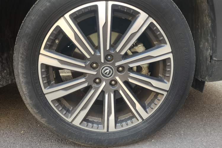 Used CHANGAN CS75 PLUS 2022 Second-Generation 2.0T Automatic Prestige Model Right Front Wheel Hub