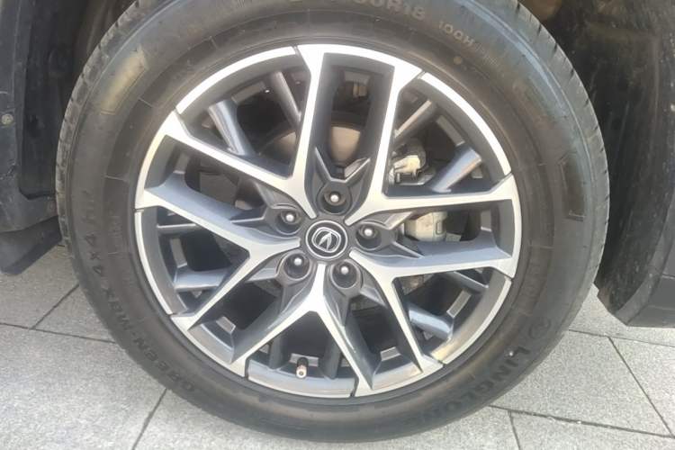 Used CHANGAN CS75 PLUS 2022 2nd Generation 1.5T Automatic Prestige Version Right Front Wheel Hub