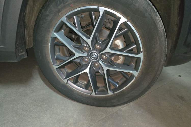 Used CHANGAN CS75 PLUS 2022 2nd Generation 1.5T Automatic Prestige Version Right Front Wheel Hub