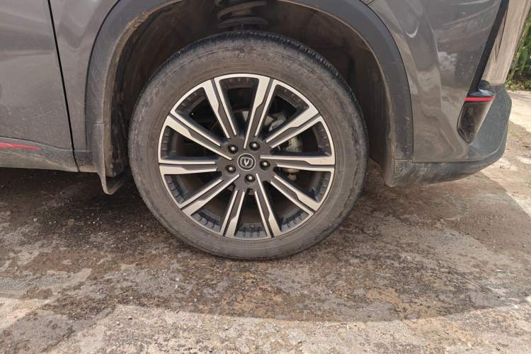 Used CHANGAN CS75 PLUS 2022 2nd Generation 1.5T Automatic Luxury Edition Right Front Wheel Hub