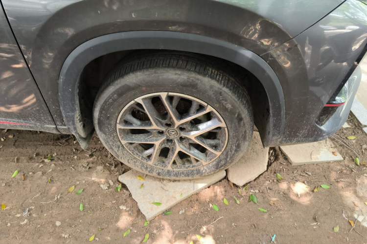 Used CHANGAN CS75 PLUS 2022 2nd Generation 1.5T Automatic Prestige Version Right Front Wheel Hub