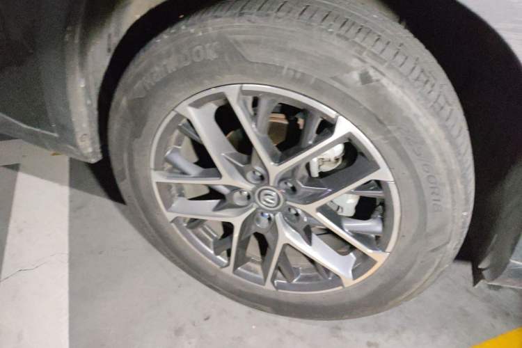 Used CHANGAN CS75 PLUS 2022 2nd Generation 1.5T Automatic Prestige Version Right Front Wheel Hub