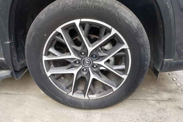 Used CHANGAN CS75 PLUS 2022 2nd Generation 1.5T Automatic Prestige Version Right Front Wheel Hub