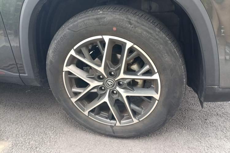 Used CHANGAN CS75 PLUS 2022 2nd Generation 1.5T Automatic Prestige Version Right Front Wheel Hub
