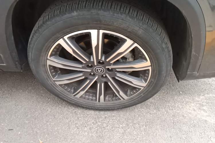 Used CHANGAN CS75 PLUS 2022 2nd Generation 2.0T Automatic Navigation Version Right Front Wheel Hub