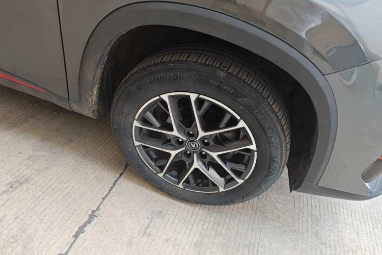 Used CHANGAN CS75 PLUS 2022 2nd Generation 1.5T Automatic Prestige Version Right Front Wheel Hub