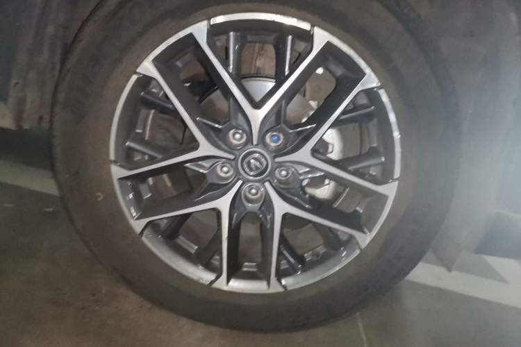 Used CHANGAN CS75 PLUS 2022 2nd Generation 1.5T Automatic Prestige Version Right Front Wheel Hub