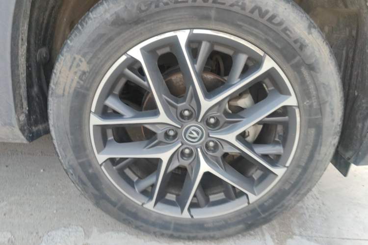 Used CHANGAN CS75 PLUS 2022 2nd Generation 1.5T Automatic Prestige Version Right Front Wheel Hub