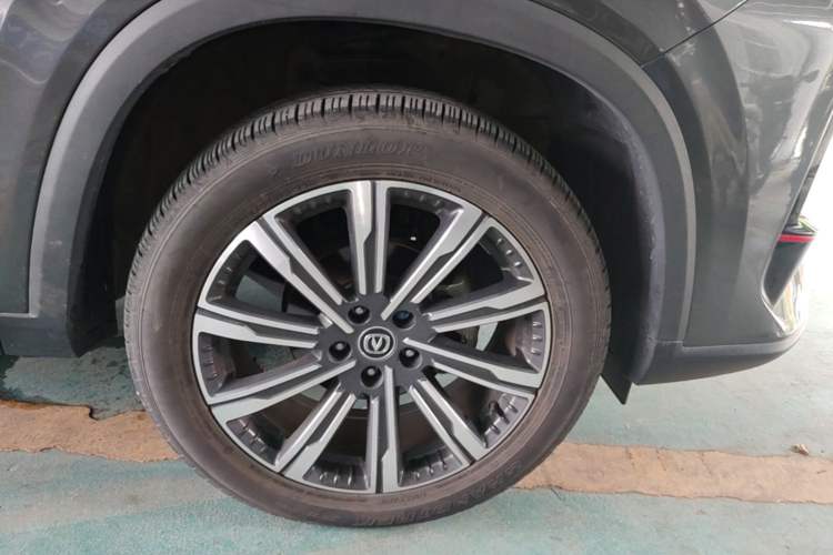 Used CHANGAN CS75 PLUS 2022 2nd Generation 1.5T Automatic Luxury Edition Right Front Wheel Hub