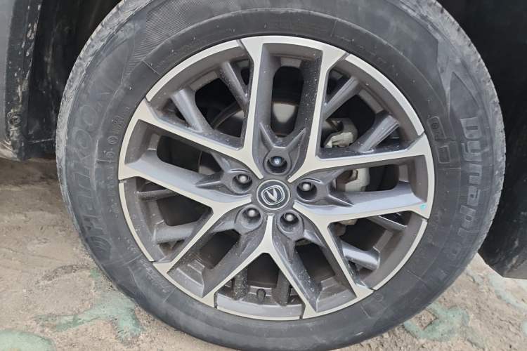 Used CHANGAN CS75 PLUS 2022 2nd Generation 1.5T Automatic Prestige Version Right Front Wheel Hub